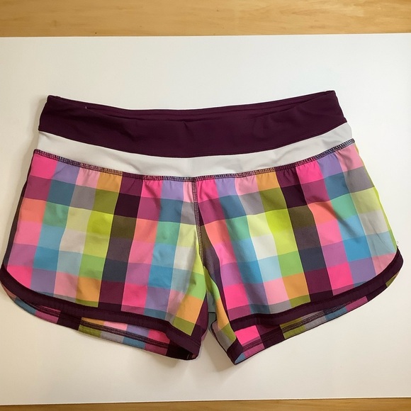 LULULEMON Groovy Run Short in Sea Check Multi - Picture 2 of 9